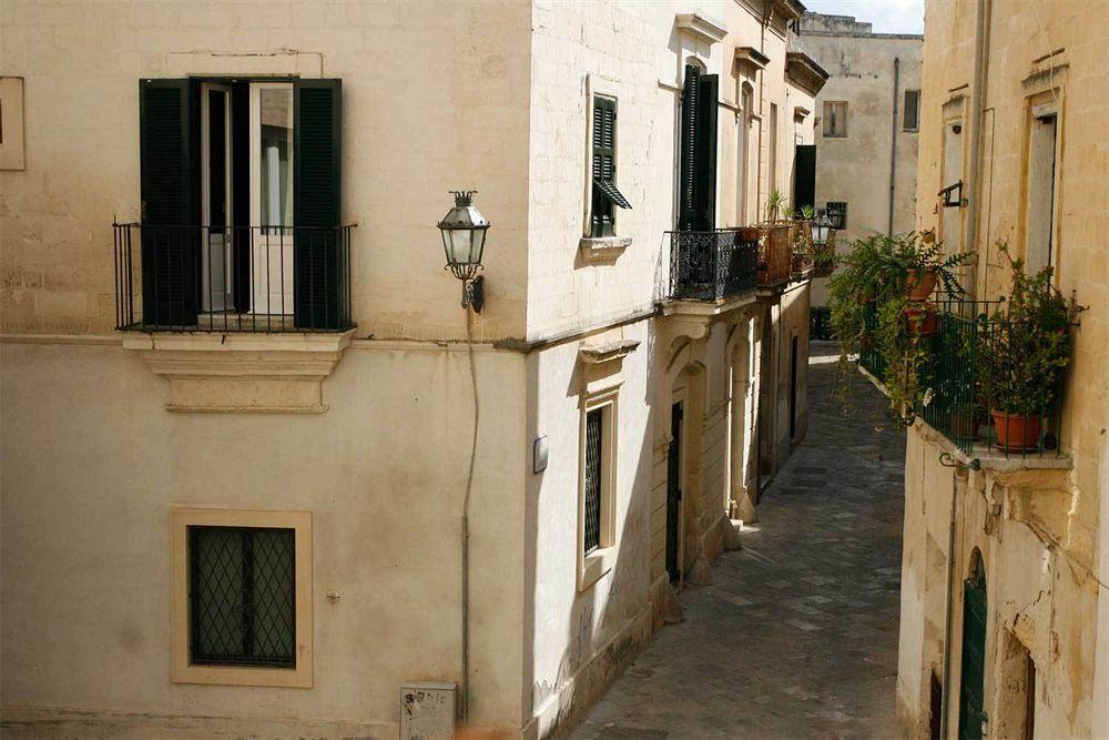 Sacre Bleu Apartments Лече Екстериор снимка