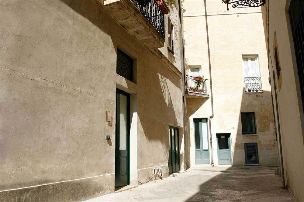 Sacre Bleu Apartments Лече Екстериор снимка