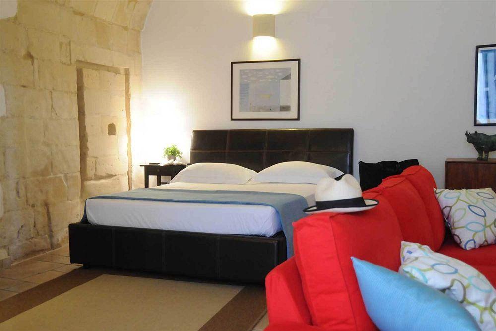 Sacre Bleu Apartments Лече Екстериор снимка