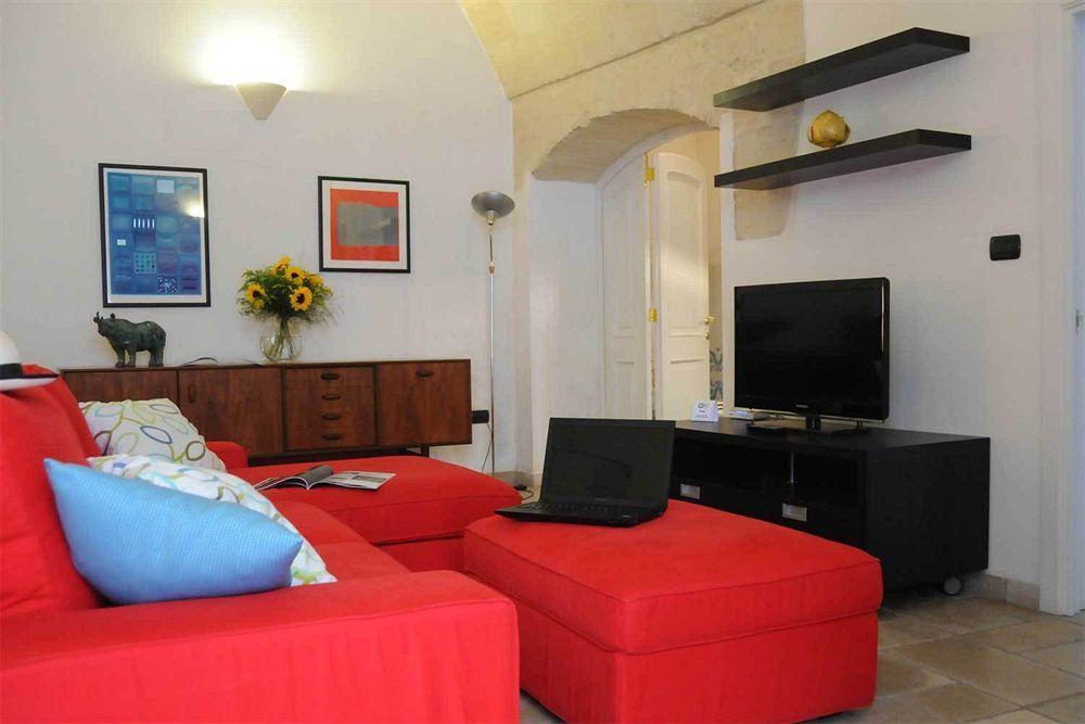 Sacre Bleu Apartments Лече Екстериор снимка