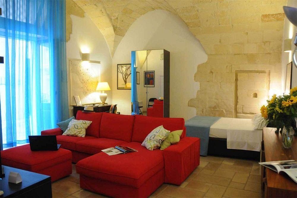 Sacre Bleu Apartments Лече Екстериор снимка