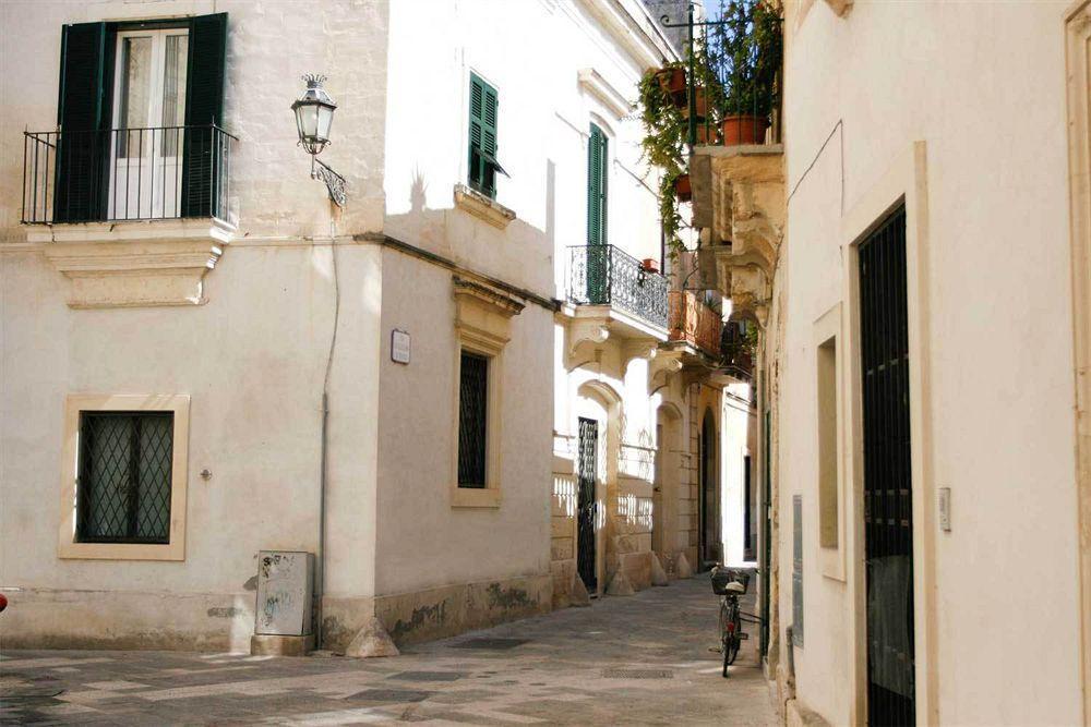 Sacre Bleu Apartments Лече Екстериор снимка