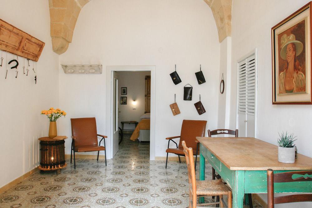Sacre Bleu Apartments Лече Екстериор снимка
