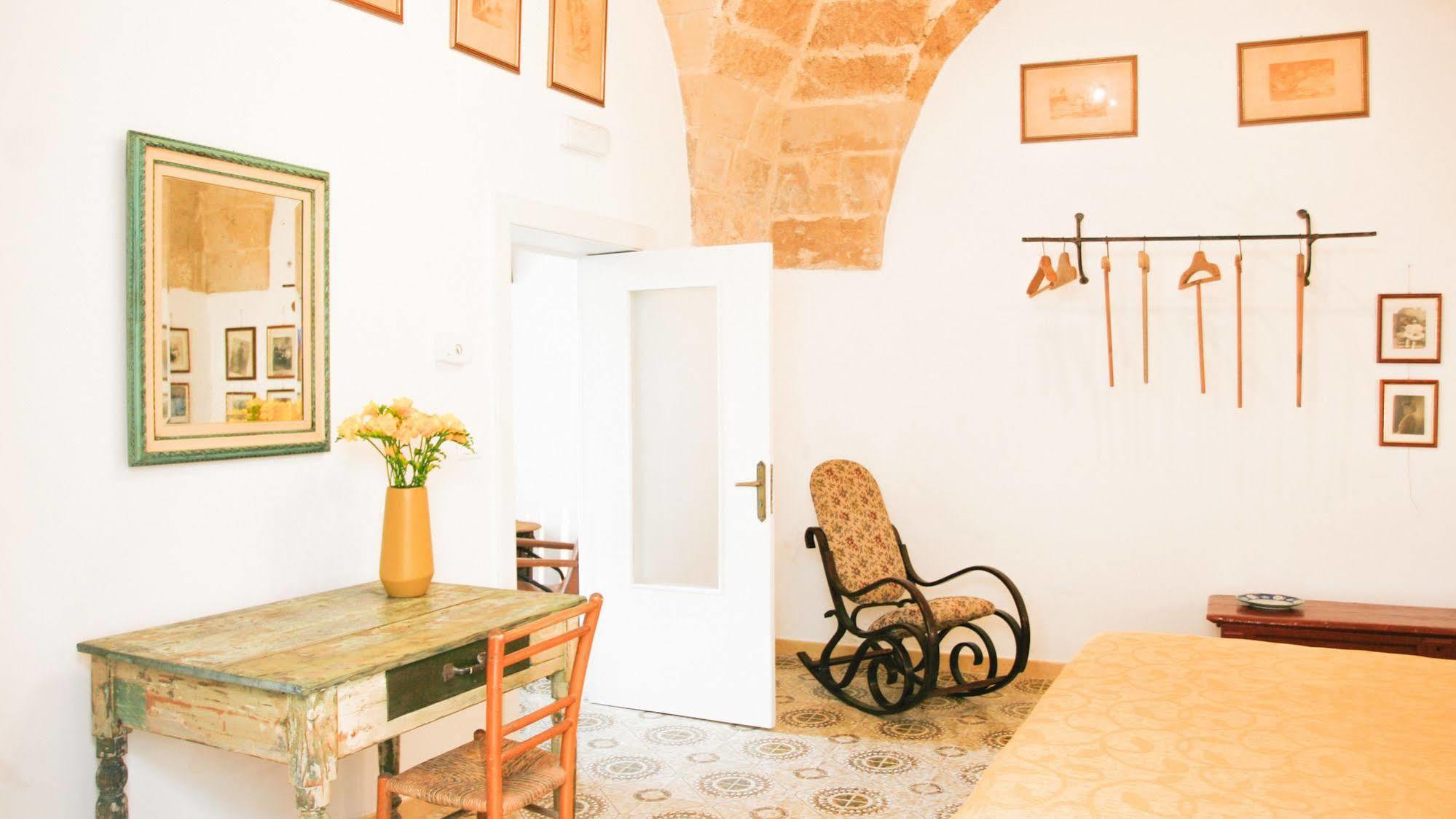 Sacre Bleu Apartments Лече Екстериор снимка