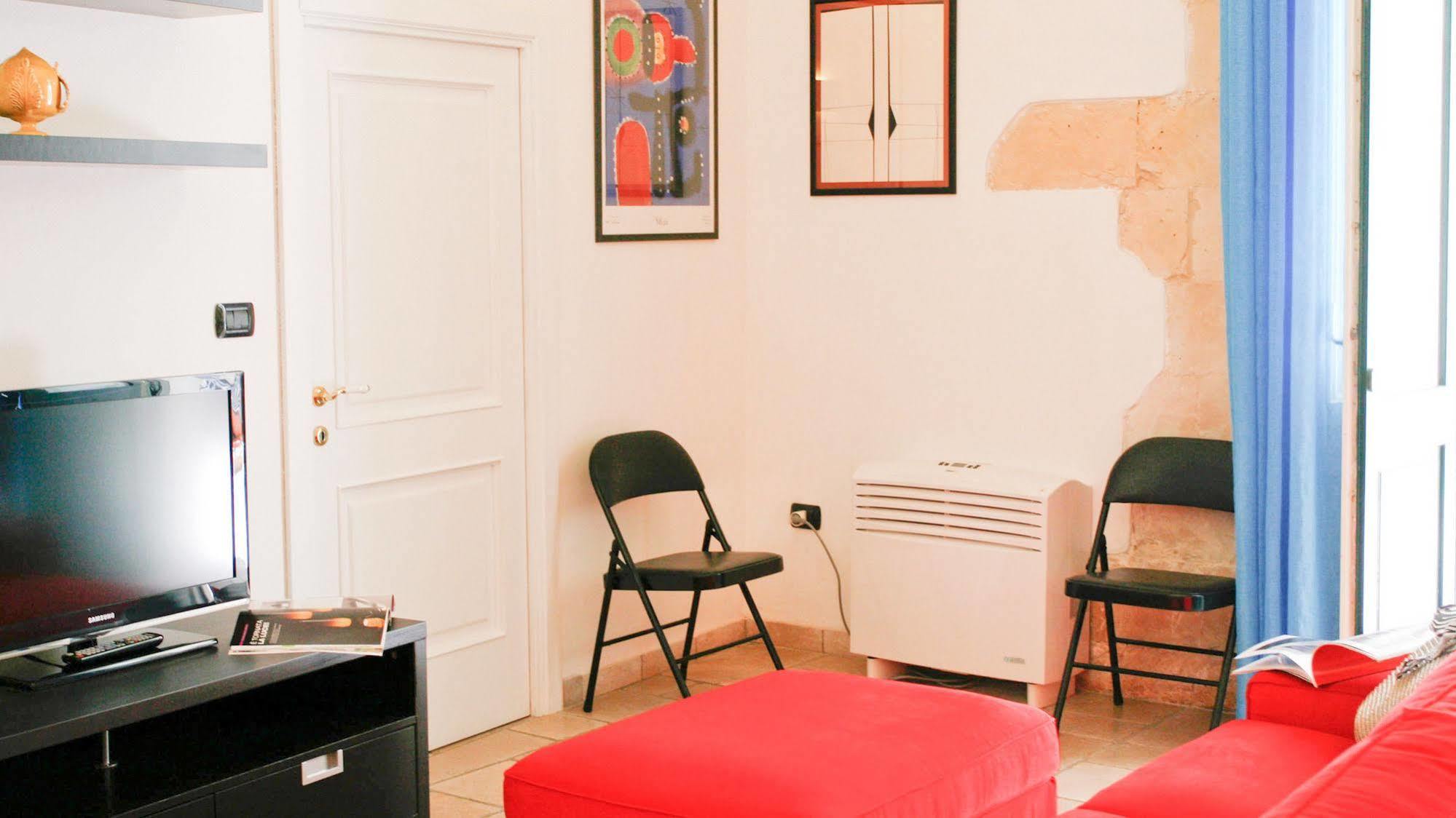 Sacre Bleu Apartments Лече Екстериор снимка